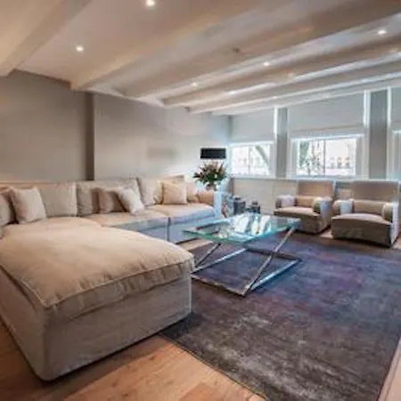 Spectacular Canal 4 Bedroom House 7 Guests